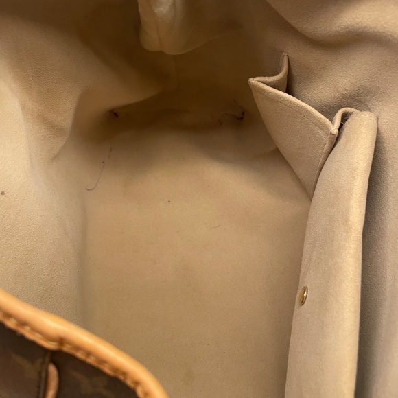 Louis Vuitton Galliera Monogram PM Handbag - Picture 13 of 16